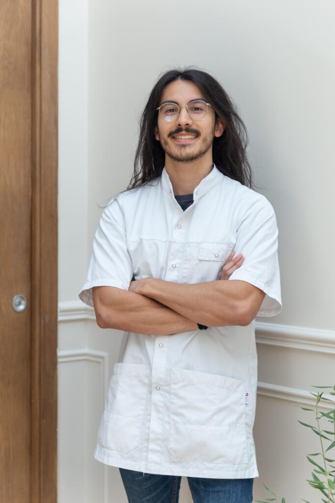 Dr Aymar De Leyotard - chirurgien dentiste - orthodontiste qualifié